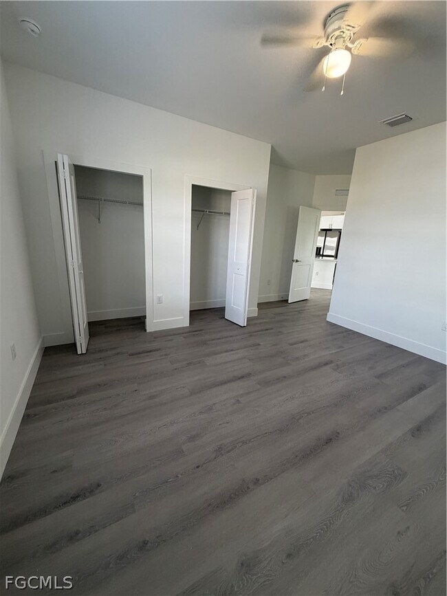 Building Photo - 723 Ivan Ave S