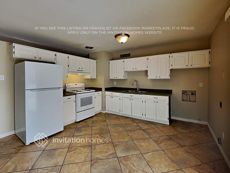 Building Photo - 3265 W Country Gables Dr