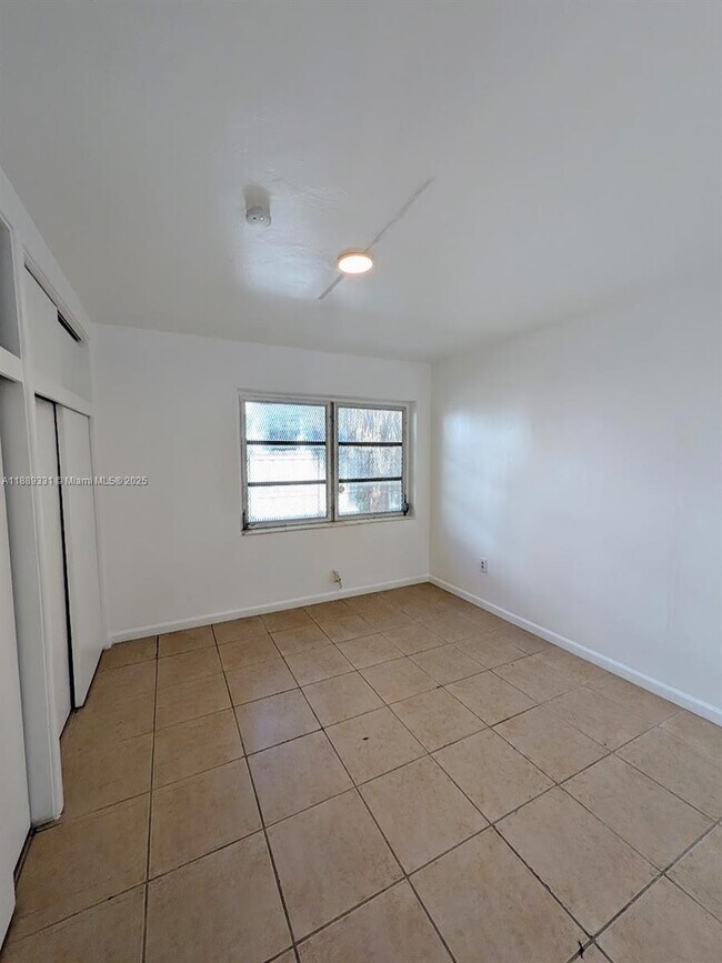 Building Photo - 431 NE 64th St