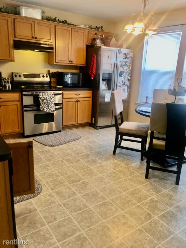 Building Photo - 2 br, 2.5 bath Townhome - 2305 Kingsway Dr