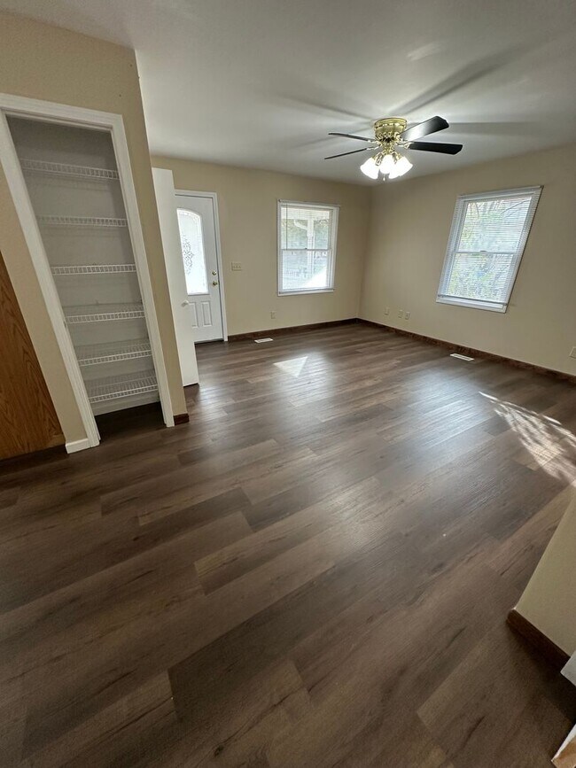 Building Photo - 2 Bedroom, 1 Bathroom House with Carport