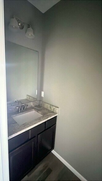 Building Photo - 1208 Gemstone Pointe Dr