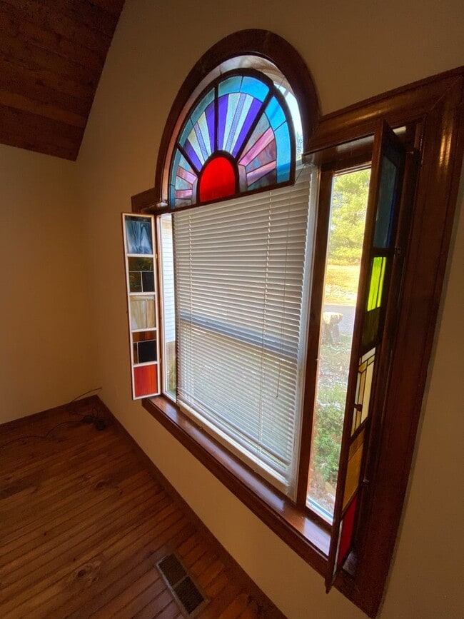 Building Photo - 2 Bed 2 Bath Home in Whites Creek. 20 minu...