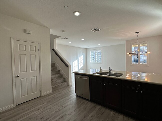 Building Photo - 611 McKenna St