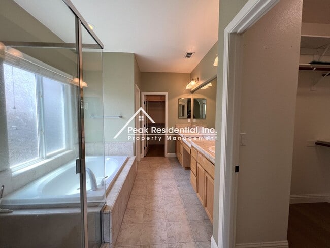 Building Photo - Beautiful 3bd/2.5ba Elk Grove Home