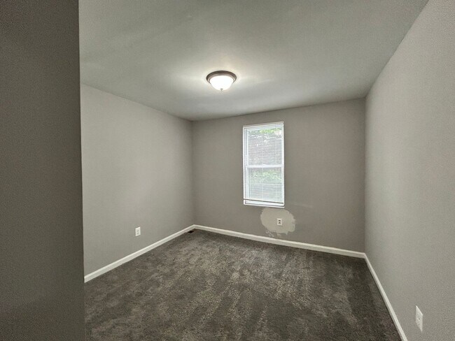 Building Photo - Baltimore - 3 Bedrooms, 1 Bathrooms Available!