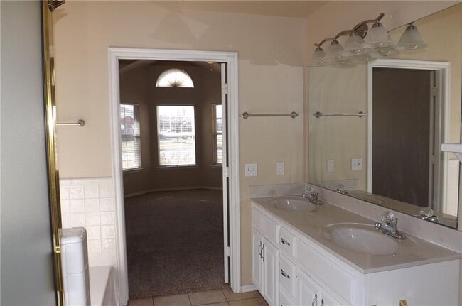 Building Photo - 2837 Astor Dr
