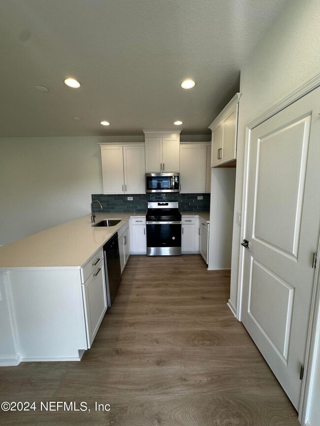 Building Photo - 545 Brandon Lks Dr