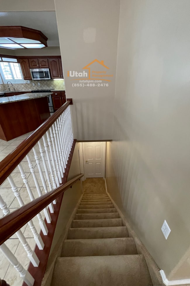 Building Photo - East Layton 6 Bdrm 3 Bth 2 car garage home.