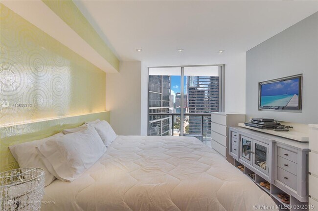 Building Photo - 475 Brickell Ave