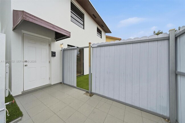 Building Photo - 1281 W 42nd St