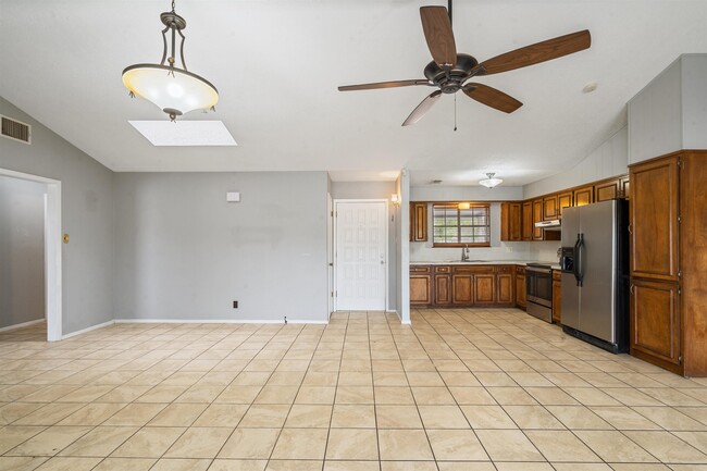 Building Photo - 334 Inspiration Way