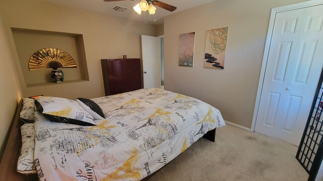 Building Photo - Attractive & Roomy 4 bedroom, 3 bath Pine ...