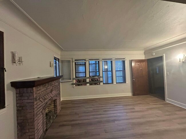 Building Photo - 4401 Buckingham