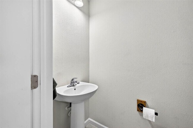 Building Photo - 2140 Laceflower Dr