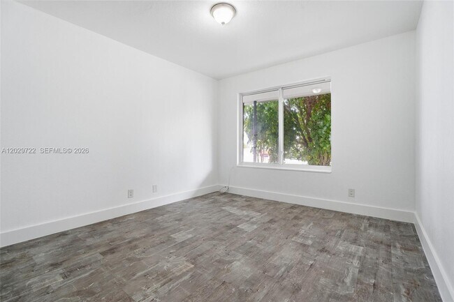 Building Photo - 8430 Crespi Blvd