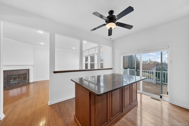 Building Photo - 5 Clearwater Ct