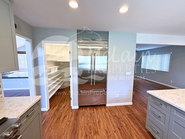 Building Photo - 4 bd with SOLAR  and AC with huge yard!