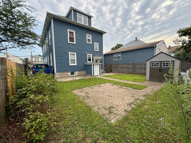 Building Photo - 580 Admiral St