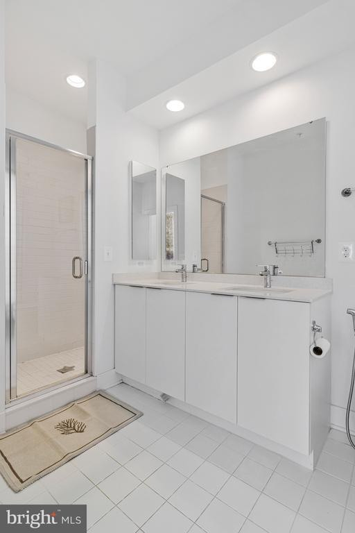 Building Photo - 40 Mural Walk NE