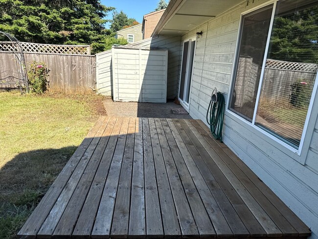 Building Photo - close to OSU, brand new carpet and floorin...
