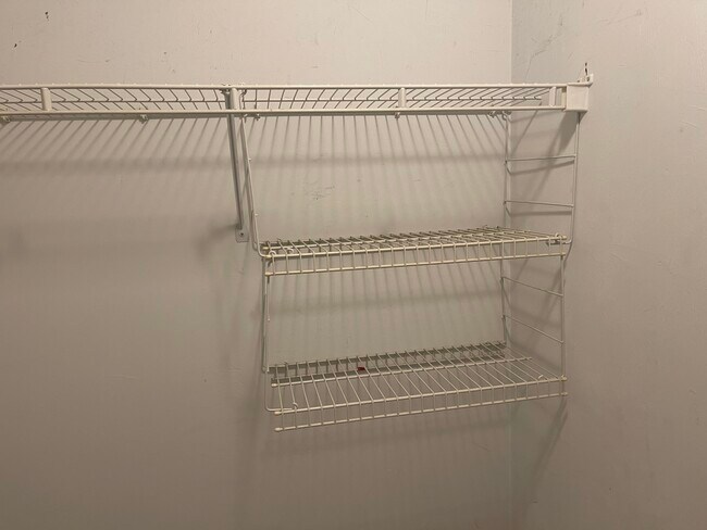 MB CLOSET - 3139 Layla st