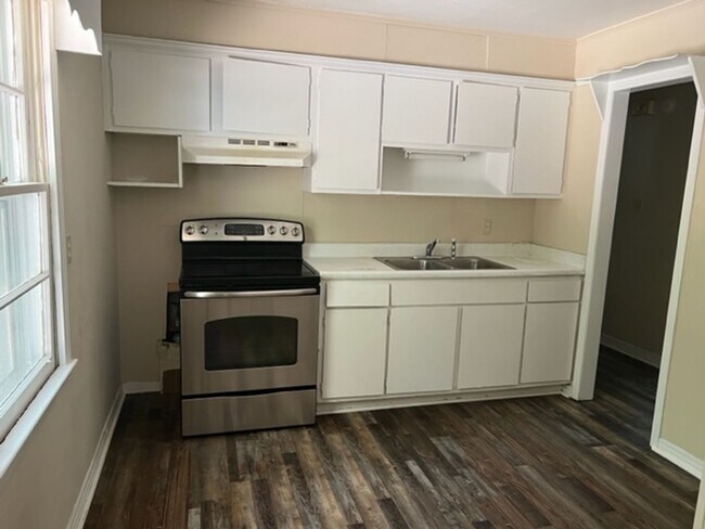 Building Photo - 1450 E Morlee Dr