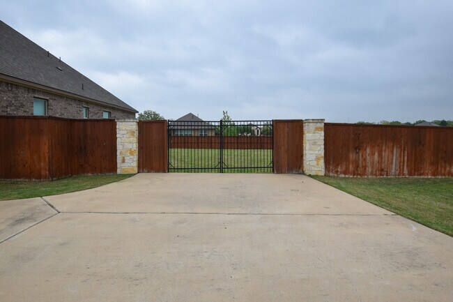Building Photo - 127 Lightfoot Trail