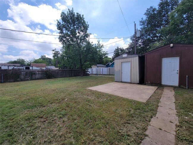Building Photo - 620 Lacewood Dr