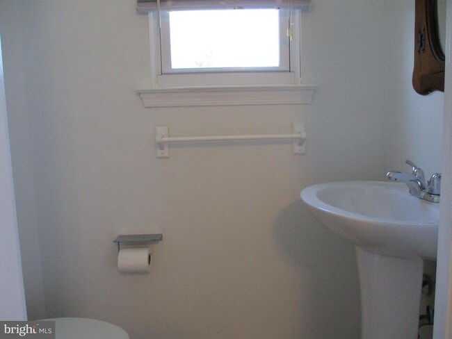 Building Photo - 525 Grant Ave