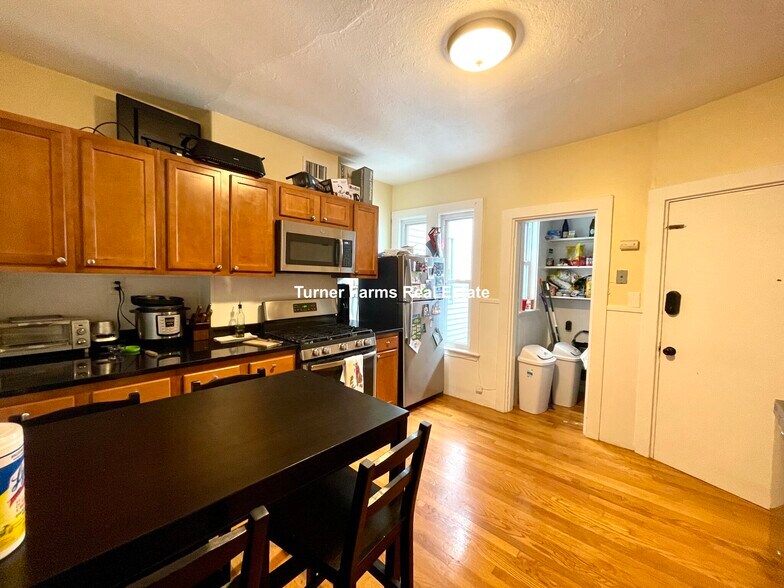 Building Photo - 59 Cedar St