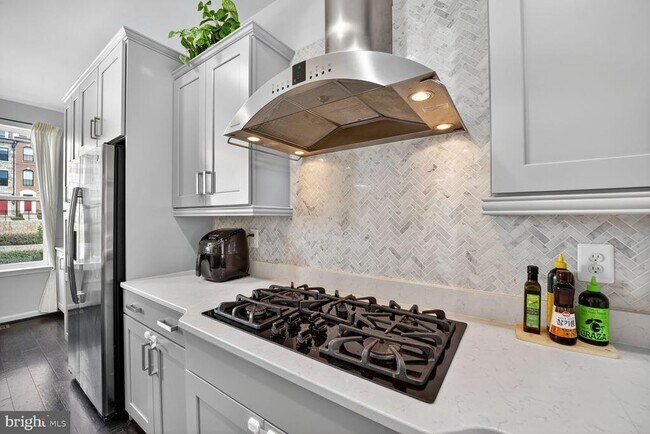 Building Photo - 506 Riversail Ln