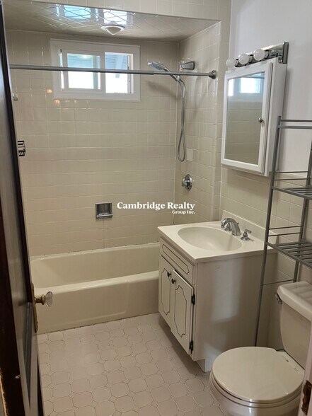 Building Photo - 93 Hillside Rd