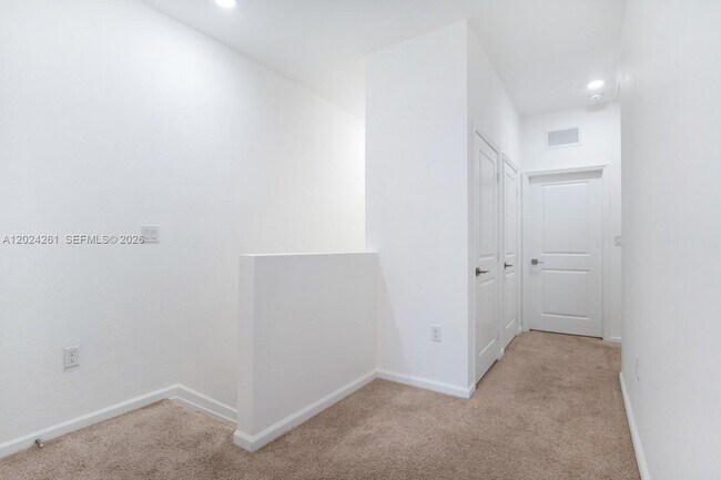 Building Photo - 1170 SW 7th Ct