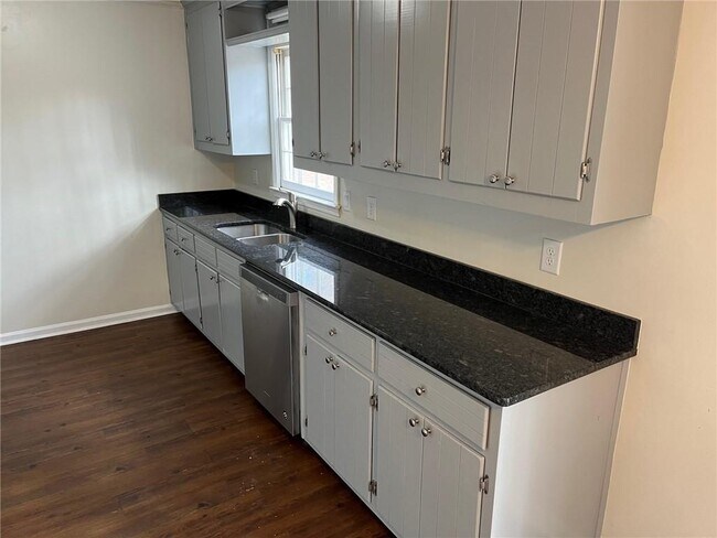 Building Photo - 2522 Whisper Ct NE