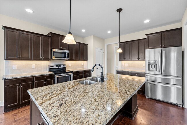 Building Photo - **Spacious 3bd/3ba in Raleigh**