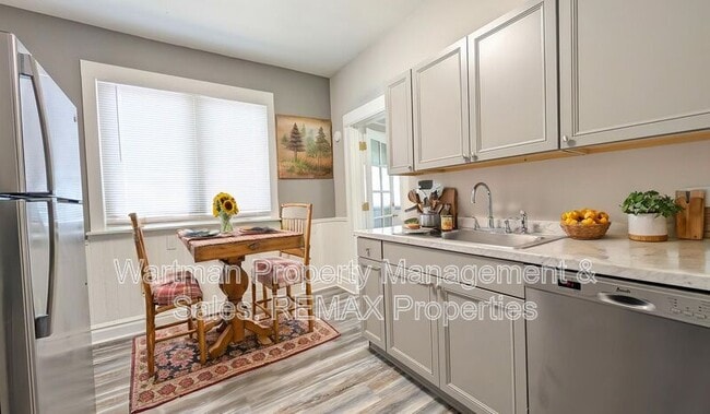 Building Photo - 1016 W Cucharras St