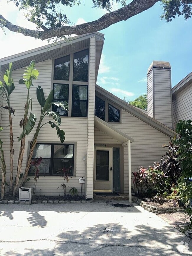 Building Photo - THE TRIAD TOWNHOMES IN CARROLLWOOD