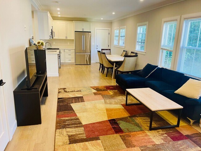 Building Photo - 4 Bedroom