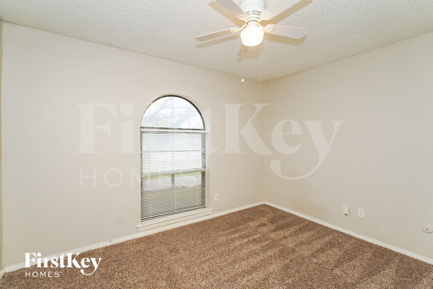 Building Photo - 3417 Willowcrest Dr