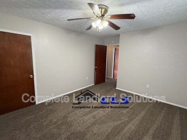 Building Photo - 2403 Locust St
