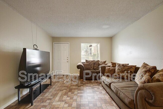 Building Photo - 1740 Rutland Dr