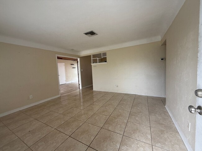 Building Photo - Highly Desired Tyrone home 2/1.5