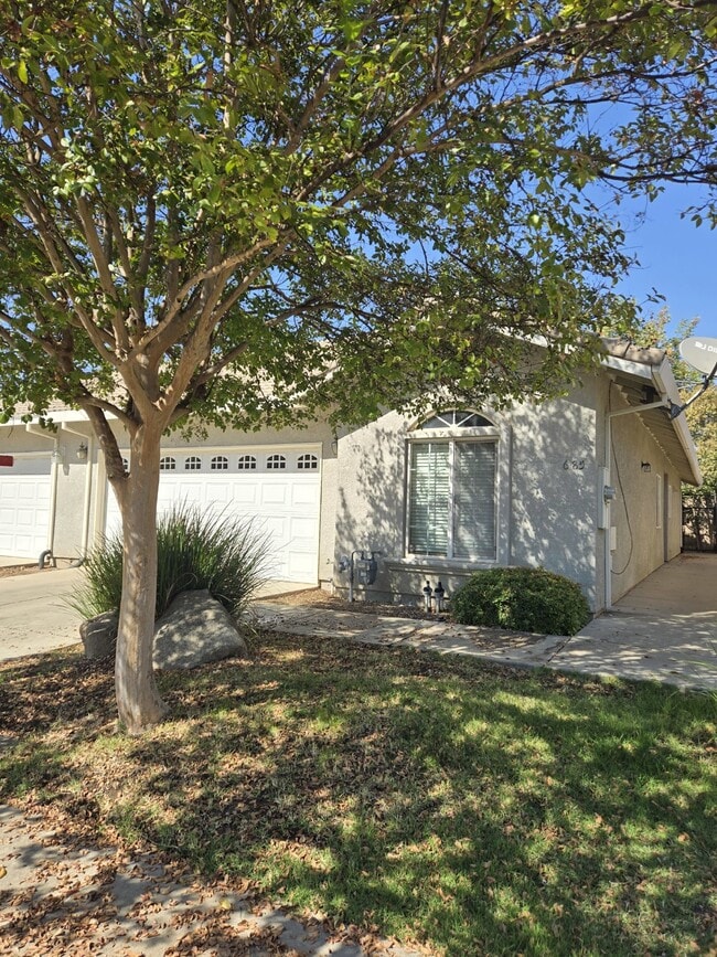Building Photo - 685 Gateway Dr