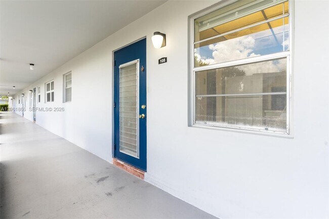 Building Photo - 7877 Golf Cir Dr