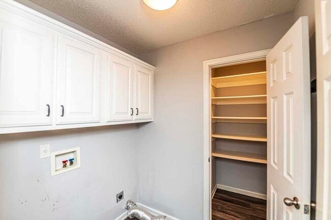 Building Photo - 443 Beverly Dr