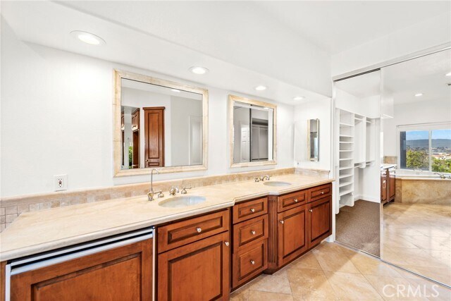 Building Photo - 62 Marseille