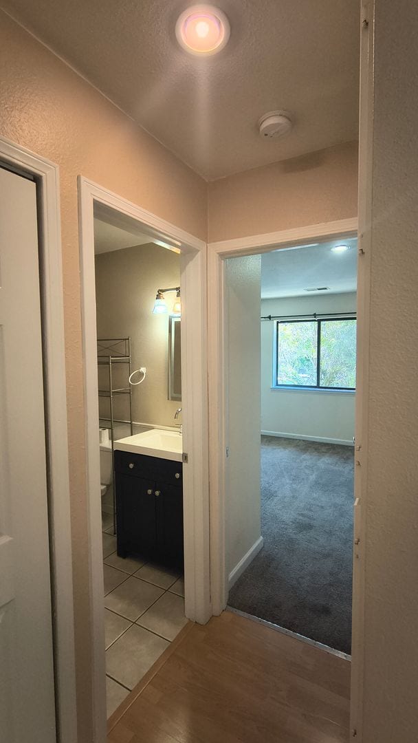 Building Photo - 1BED/1BATH Condo Located in a Quiet Area of Downtown Concord, Ca!!
