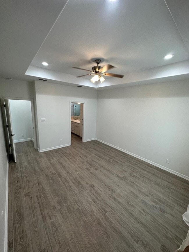 Building Photo - 113 Torrey Pines Dr