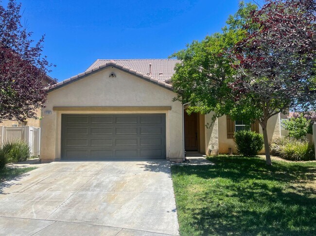 Building Photo - 4 bedroom 3 bath Fairway Canyon Home